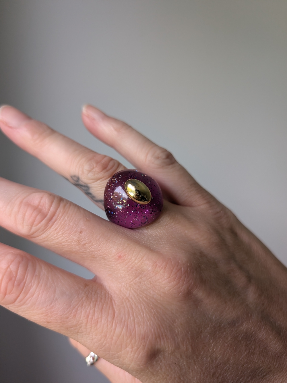 Purple Resin Dome Ring with Gold Accent - La Manso